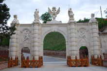 Poarta Alba Iulia World travel group